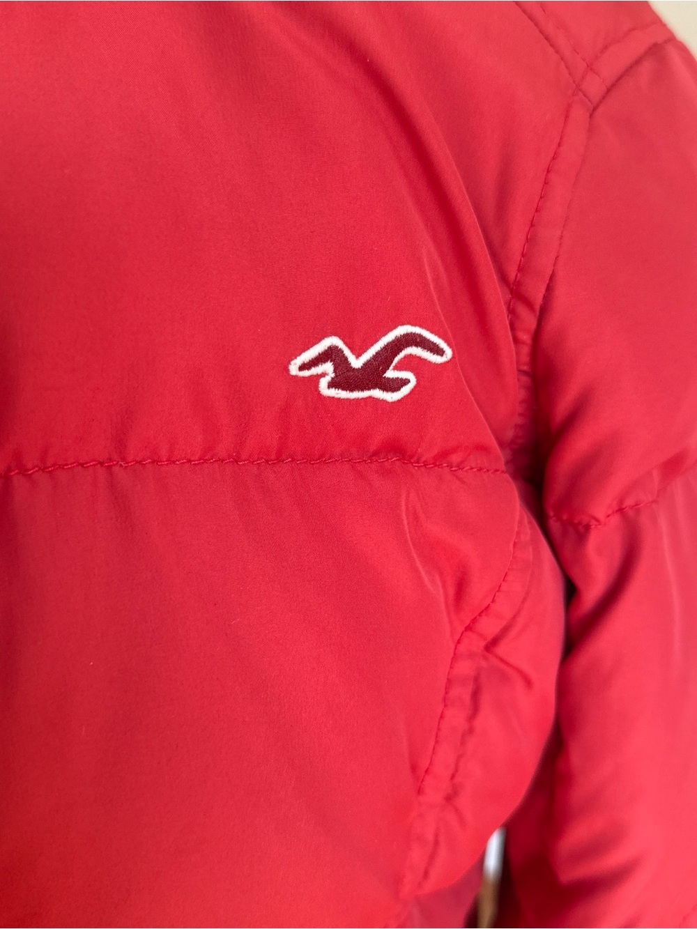 Hollister Women's Red Quilted Puffer Jacket - Picture 7 of 9